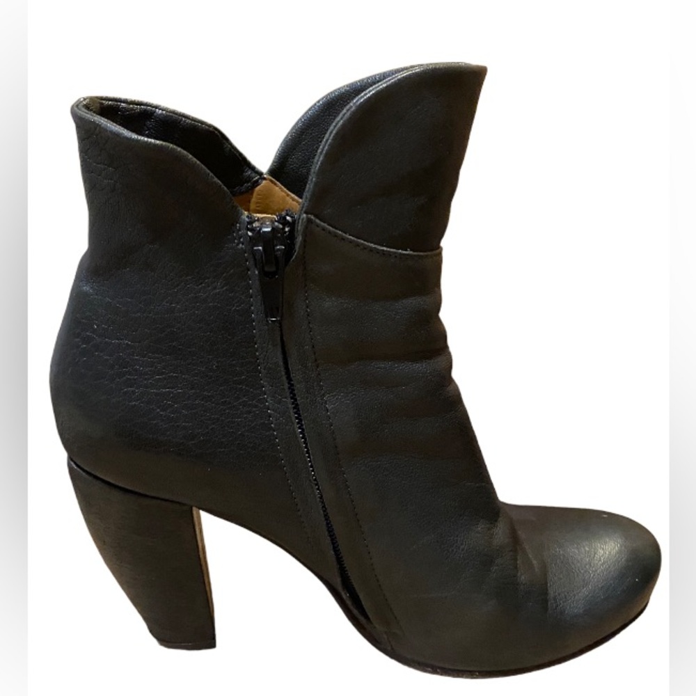 EUC Coclico woman’s high heel ankle boot Dixon chart ( smoky, black, )7.5 - Picture 3 of 5